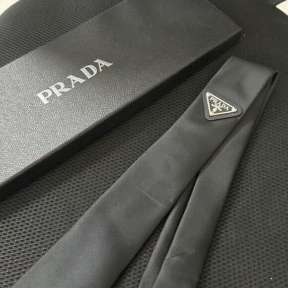 PRADA Black Tie - Picture 3 of 5